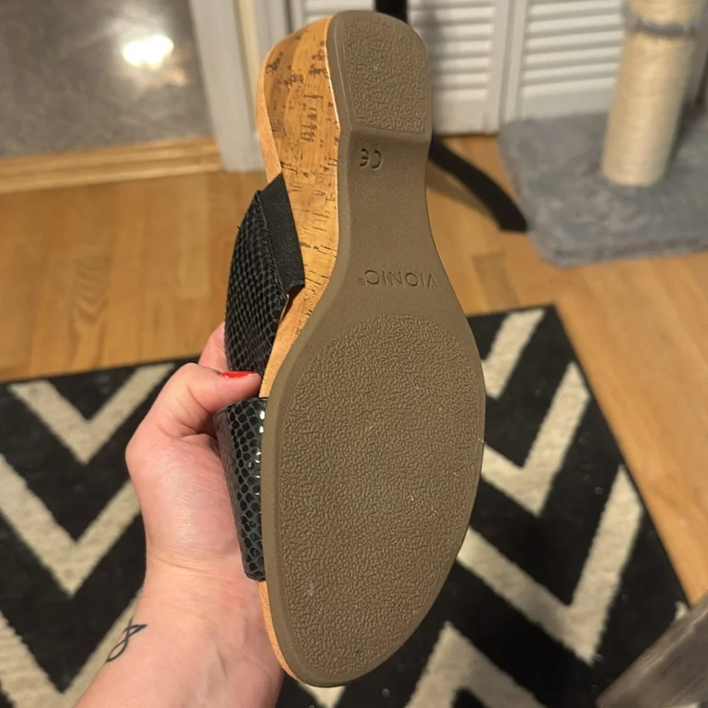 Vionic Black Textured Crossband Wedge Slide